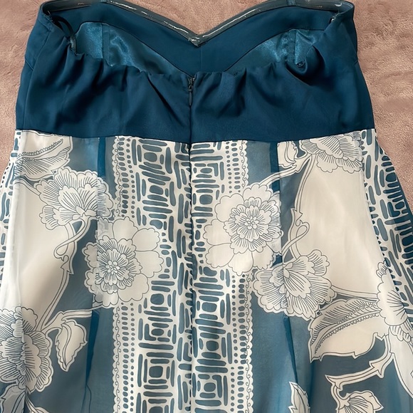 Layered maxi dress with teal and white designs - Picture 5 of 7